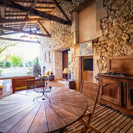 Semesterbostad La Maison Des Chenes - Piscine Et Grand Terrain Arbore Dans Ambiance Bucolique.