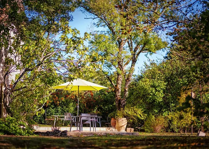 Prázdninový dům La Maison Des Chenes - Piscine Et Grand Terrain Arbore Dans Ambiance Bucolique. *